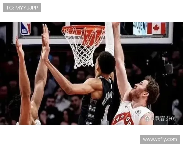 夏季联赛精彩对决马刺与老鹰争锋相对谁能笑到最后